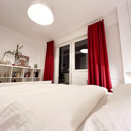 Lola'S Apartament Close To City Center Bukarest Exteriör bild