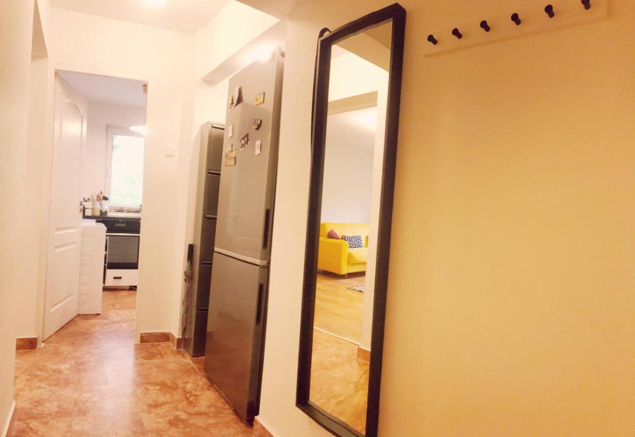 Lola'S Apartament Close To City Center Bukarest Exteriör bild