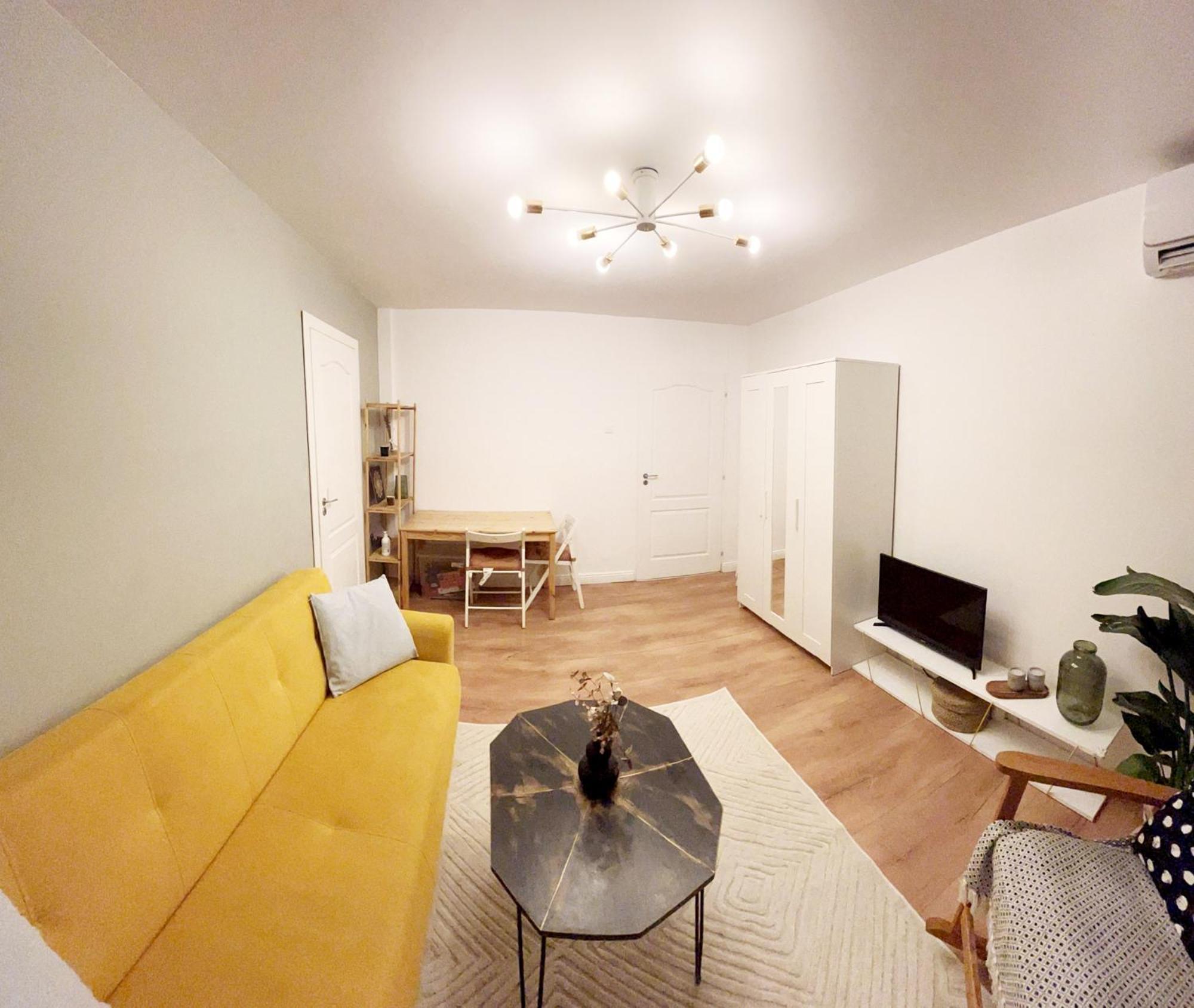 Lola'S Apartament Close To City Center Bukarest Exteriör bild